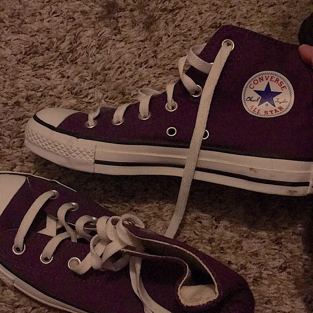 Children’s size 4 Chuck Taylor All Stars but can fit a woman’s 6-6.5.